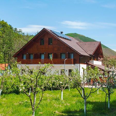 Livada Amely Hotel Gales Bagian luar foto