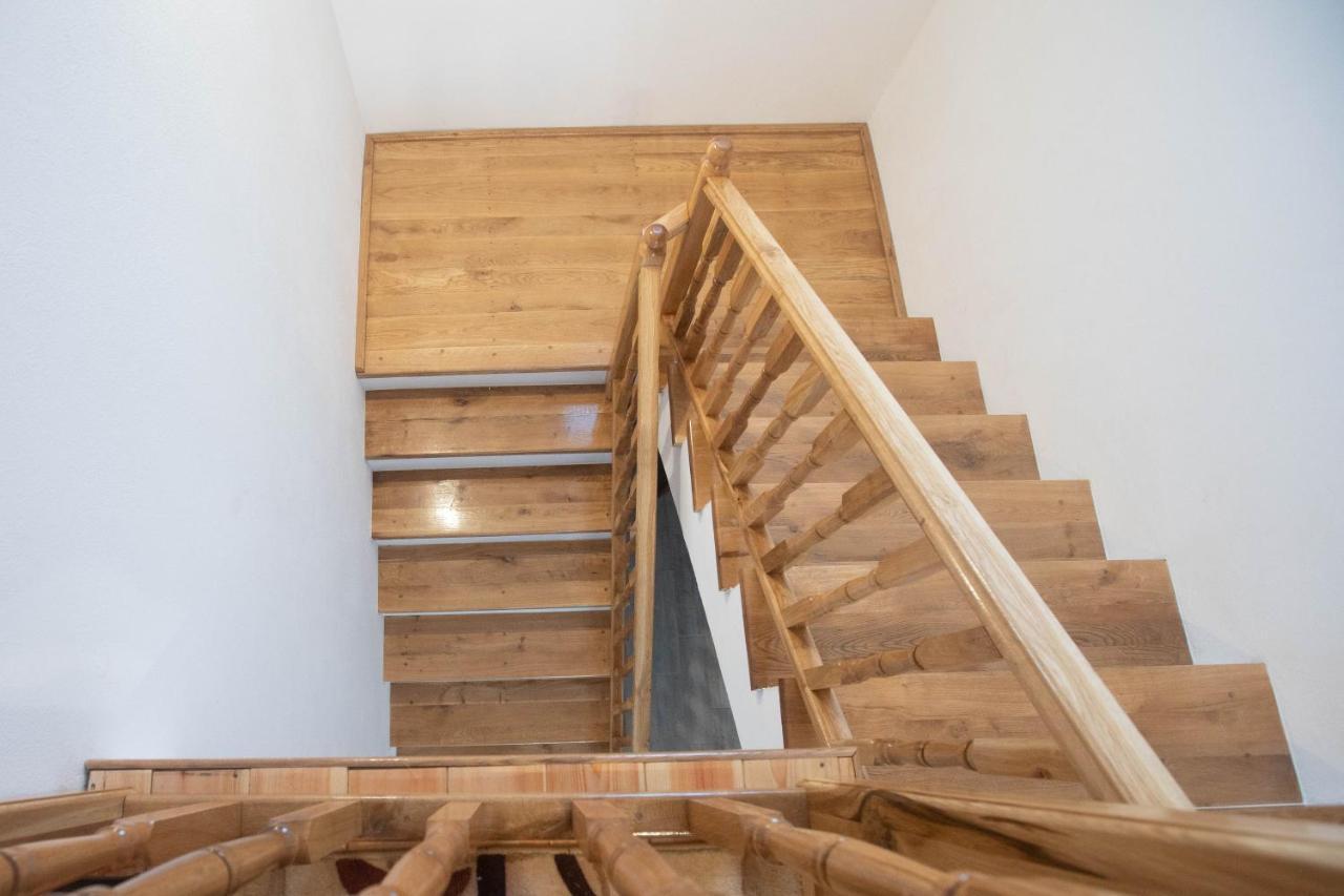 Livada Amely Hotel Gales Bagian luar foto