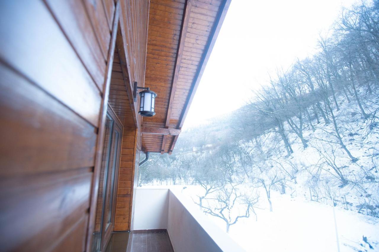 Livada Amely Hotel Gales Bagian luar foto