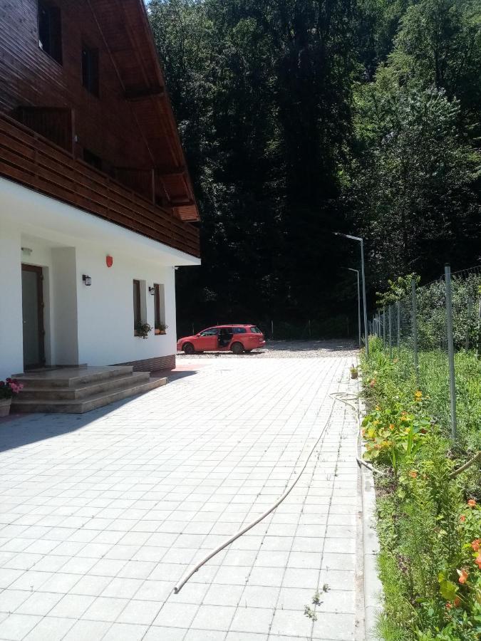 Livada Amely Hotel Gales Bagian luar foto