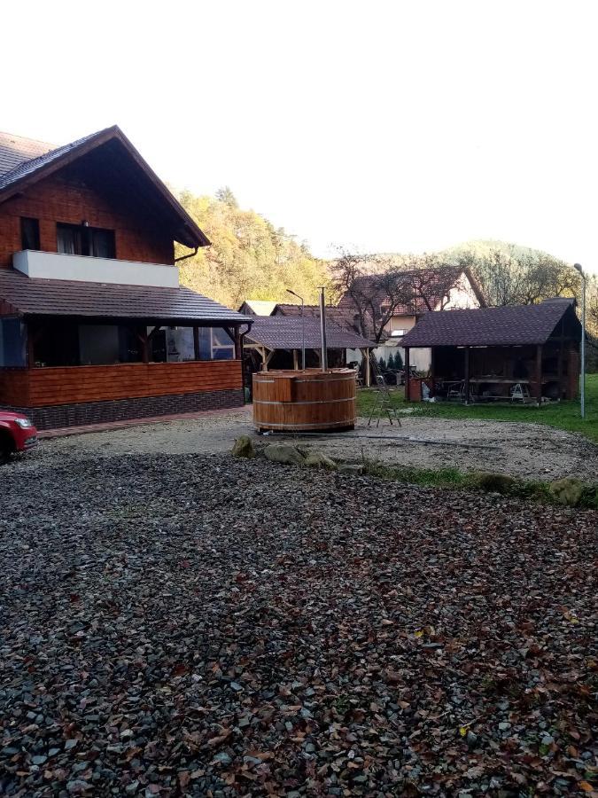 Livada Amely Hotel Gales Bagian luar foto
