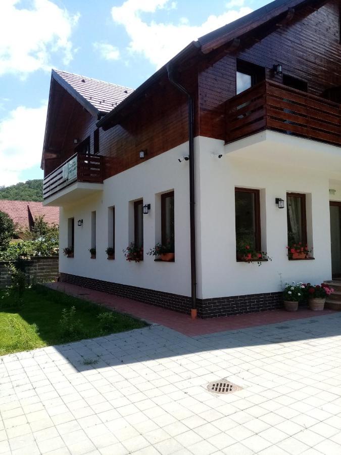 Livada Amely Hotel Gales Bagian luar foto