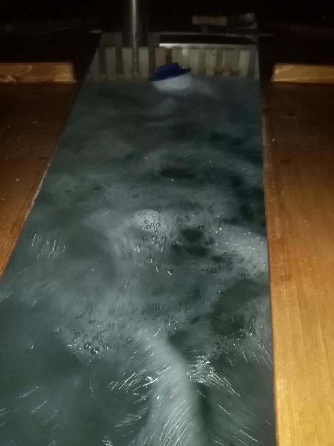 Livada Amely Hotel Gales Bagian luar foto