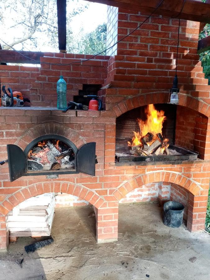 Livada Amely Hotel Gales Bagian luar foto