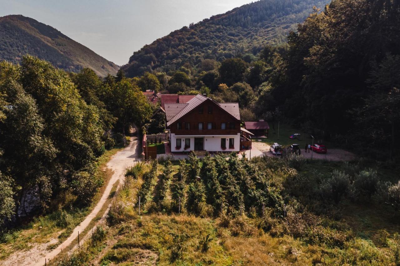 Livada Amely Hotel Gales Bagian luar foto