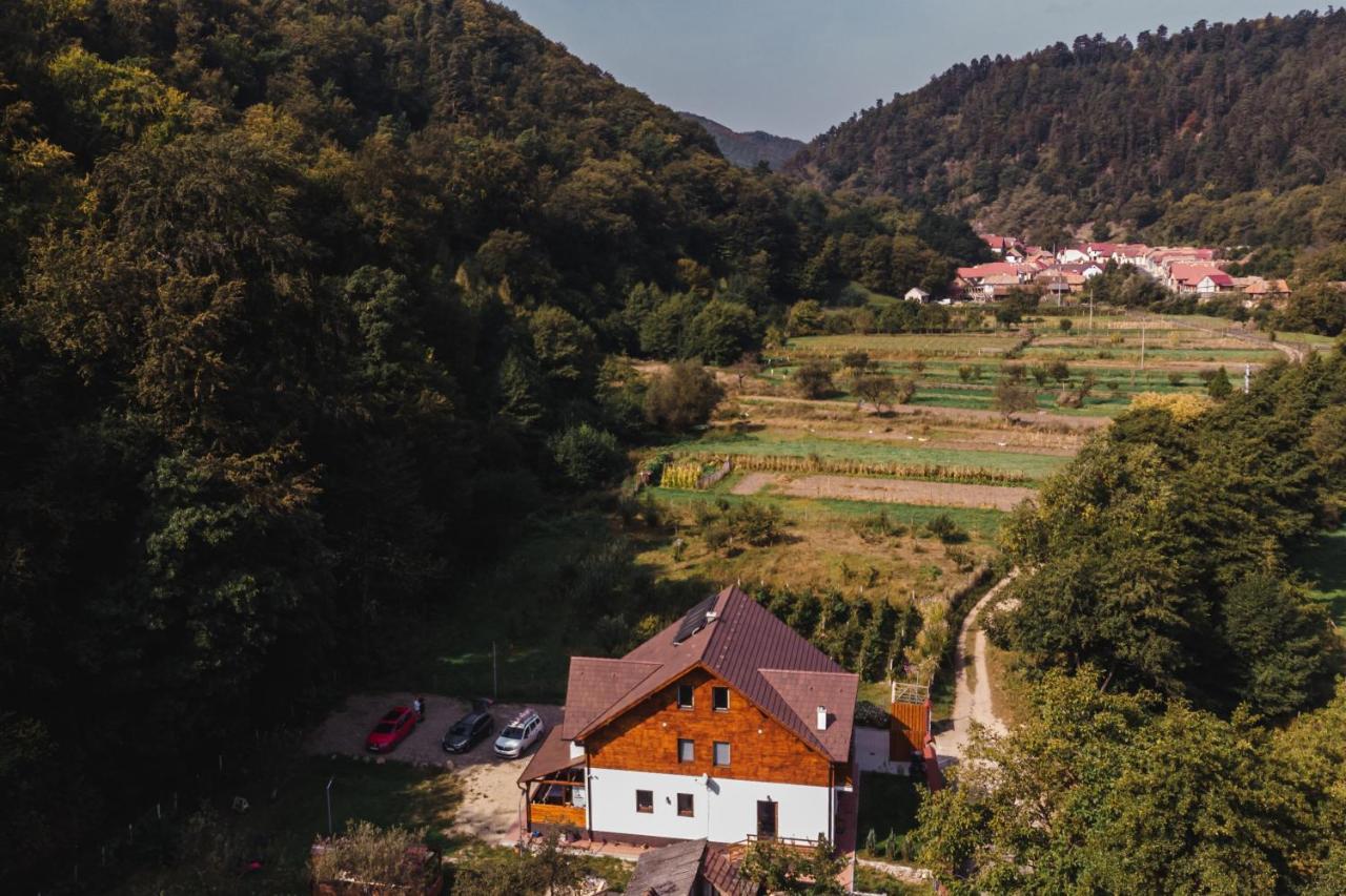 Livada Amely Hotel Gales Bagian luar foto