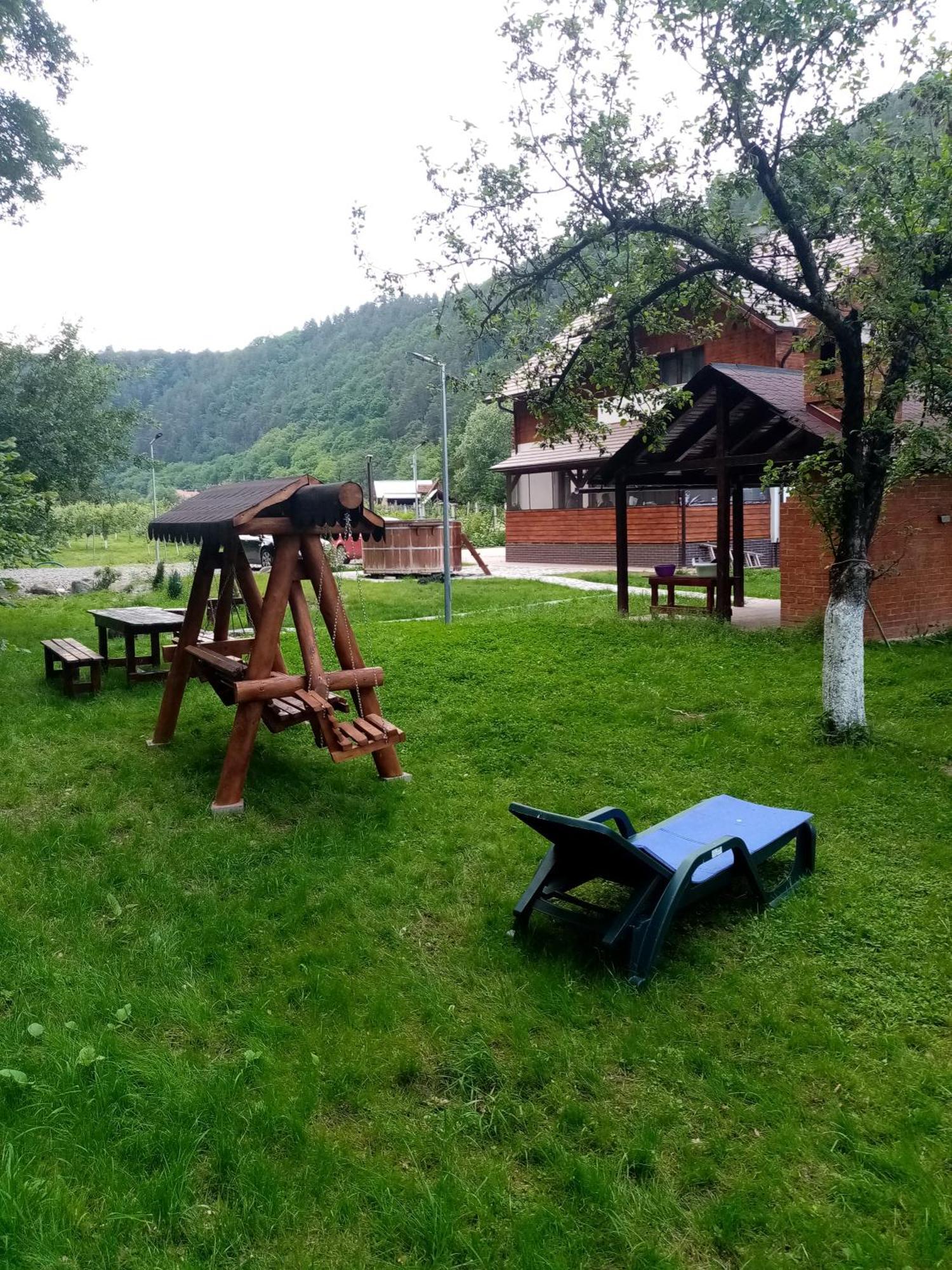 Livada Amely Hotel Gales Bagian luar foto